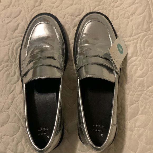 Metallic loafers NWT - Picture 3 of 11